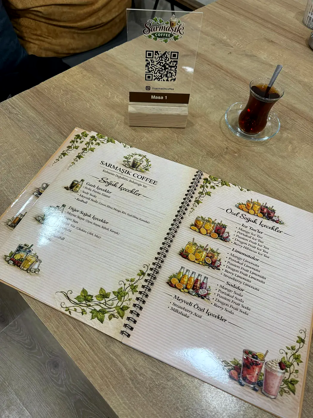 Sarmaşık Coffee spiralli basılı menü