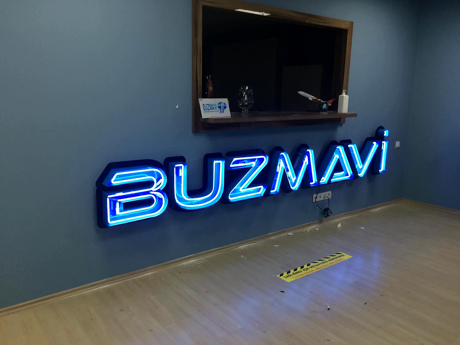 Işıklı neon tabela