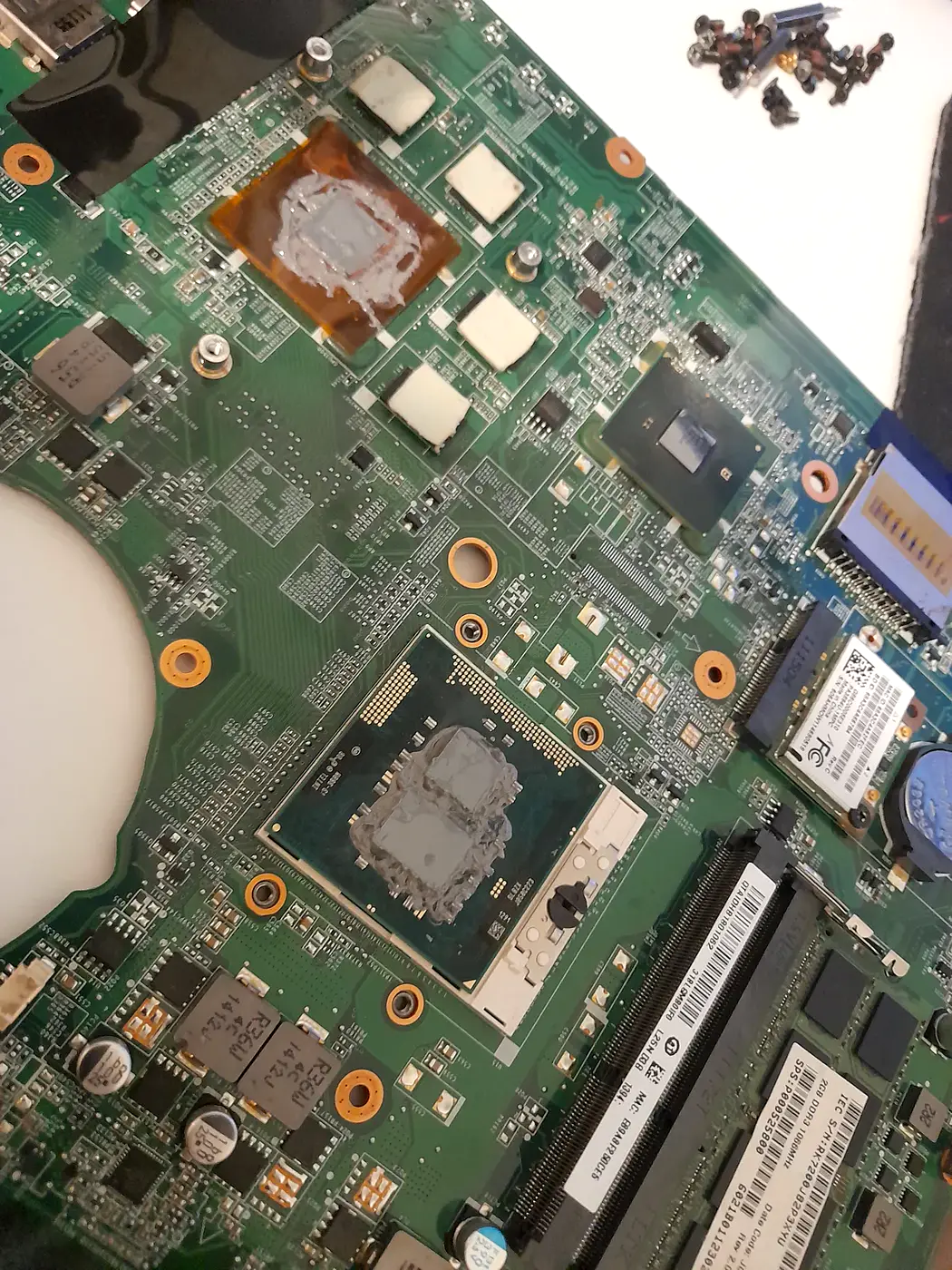 Laptop anakartında arıza tespiti