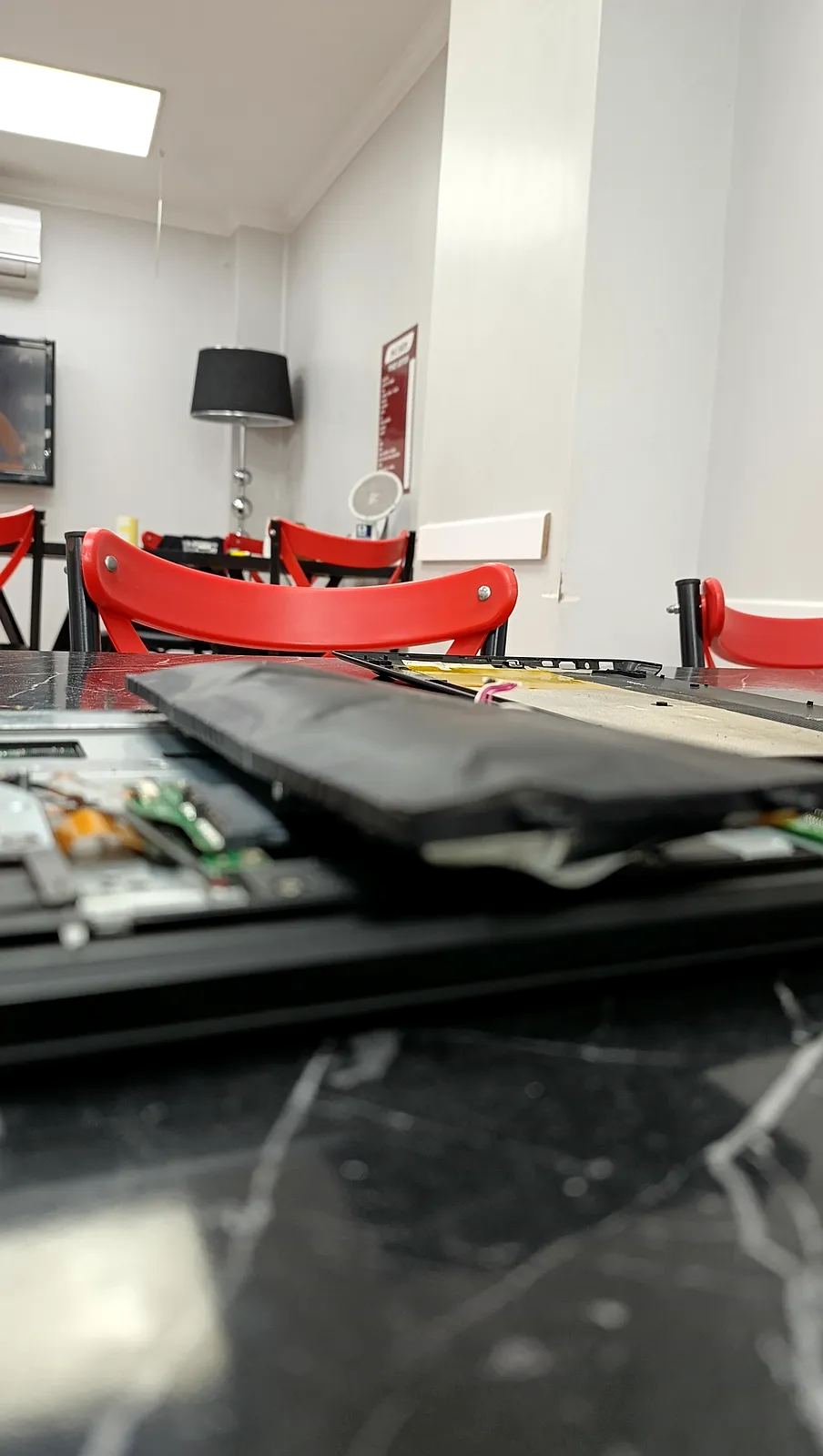 Şişmiş laptop bataryası